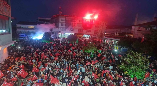 Yalovada Cumhurbaşkanı Erdoğanın seçim zaferi kutlanıyor