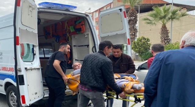 Yatağa bağımlı vatandaş oy kullanmaya sedye ile geldi