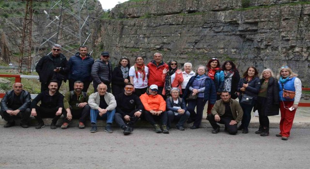 Yerli turistler Kato Dağında