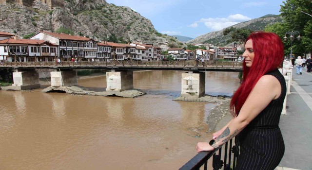 Yeşilırmak kızıla döndü