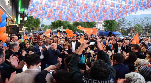 Yıldırımda miting gibi açılış