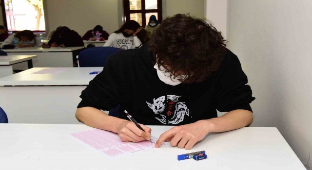 Yıldırımda üniversite adaylarına deneme sınavı