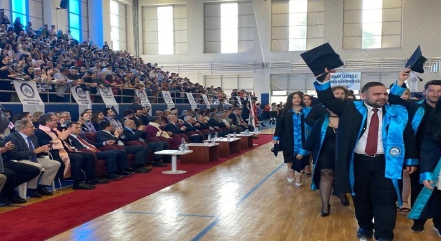 YÖK Başkanı Özvar, Çankırıda üniversite öğrencilerinin mezuniyet heyecanına ortak oldu