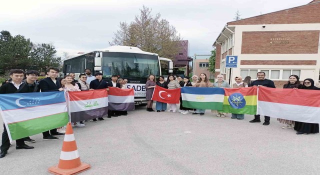 Yöresel dans ve şarkılarını İKAF 23te sergilediler
