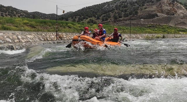 Yozgatta Okul Sporları Rafting Türkiye Şampiyonası müsabakaları başladı