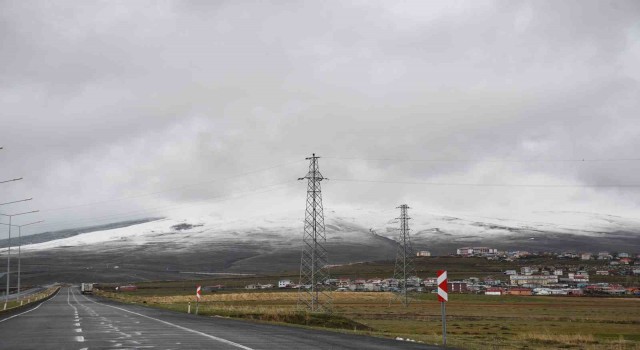 Yüksek kesimlerde kar yağışı etkili oldu