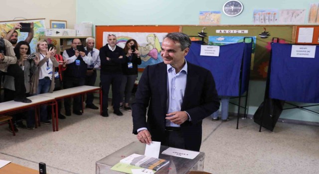 Yunanistanda sandık çıkış anketine göre Miçoktakisin partisi seçimi önde bitirecek