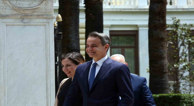 Yunanistanda seçimin galibi Miçotakis hükümeti kurma görevini iade etti