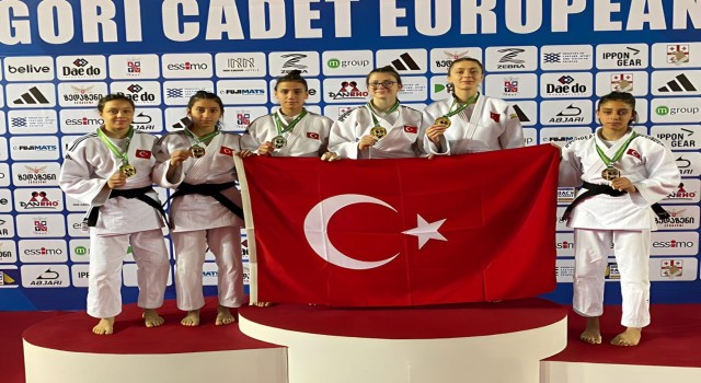 Yunusemreli Merveden gümüş madalya