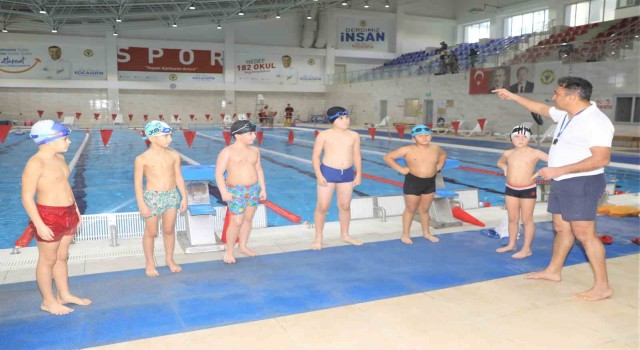 Yüreğir Belediyesi yüzme kursları ilgi görüyor