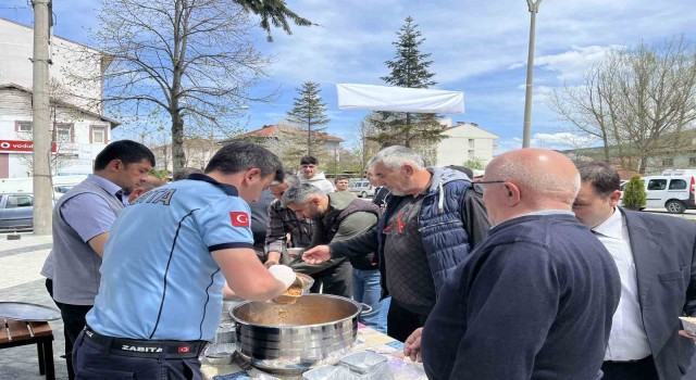 Yüzyıllardır kutlanan Hıdırellezde vatandaşlara ekşili pilav ikramı