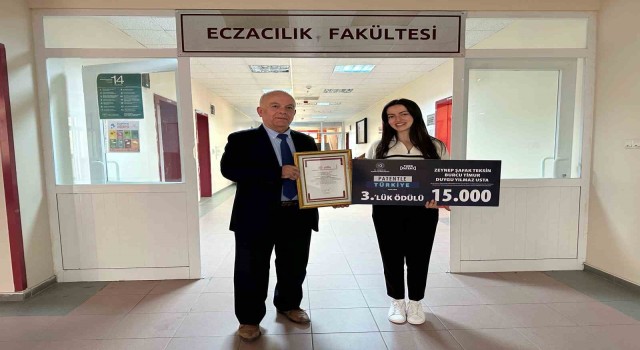 ZBEÜnün öğretim elemanına 3.lük ödülü