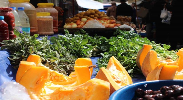 Zeybek Mahallesi pazar yerine kavuştu