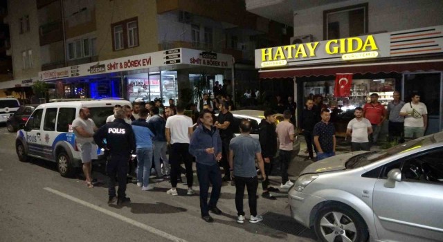 Zincirleme kaza sonrası kendilerini sokağa atıp sinema izler gibi izlediler