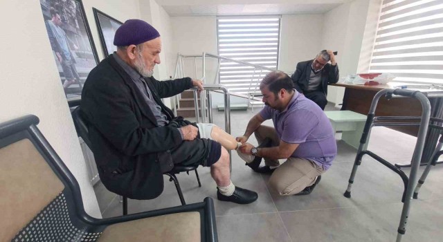 1967 yılında gazi olan adama 77 yaşında protez bacak takıldı