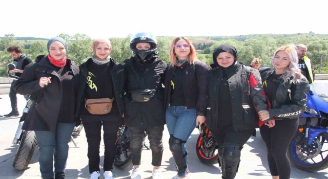 350 motosiklet tutkunu Bilecikte buluştu, tarihi mekanları ziyaret etti