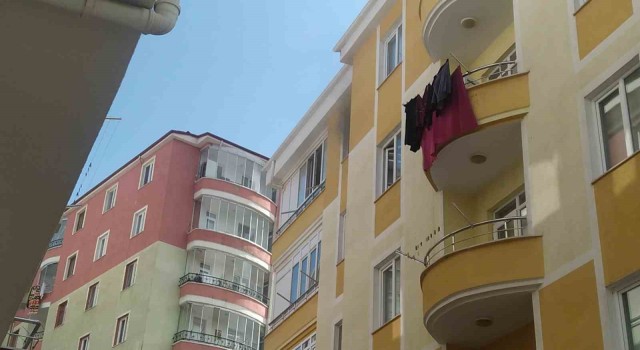 5 katlı apartmanda korkutan yangın