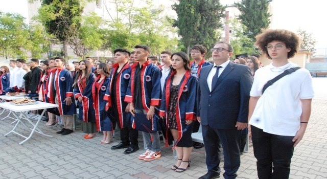 Adana Borsa Lisesi 50inci yılında 83 mezun verdi