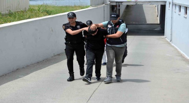 Adanada uyuşturucu taciri 2 şüpheli tutuklandı