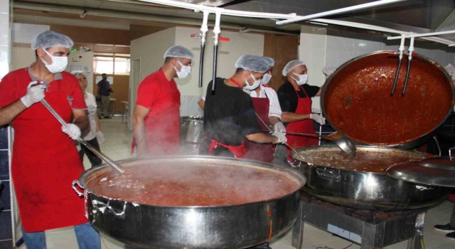 Adıyamanda 40 noktadaki yemek dağıtımı sürüyor
