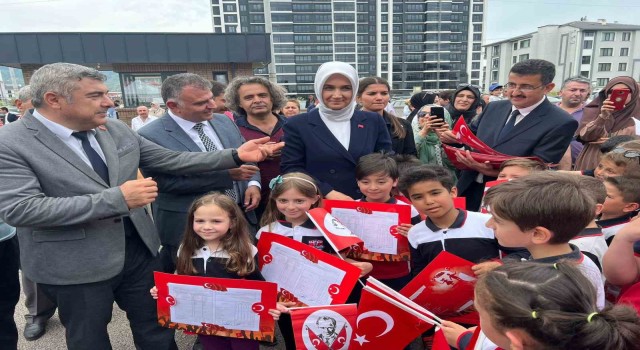 Afyonkarahisarda 113 bin 811 öğrenci karne sevinci yaşadı