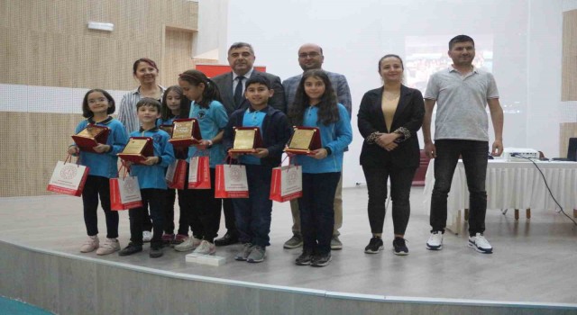 Afyonkarahisarda en çok kitap okuyan öğrenciye hediye