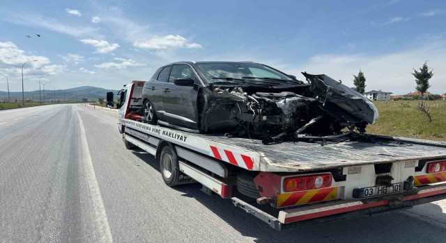 AK Partili belediye başkanının aracı tırla çapıştı, feci kaza anı kameraya yansıdı
