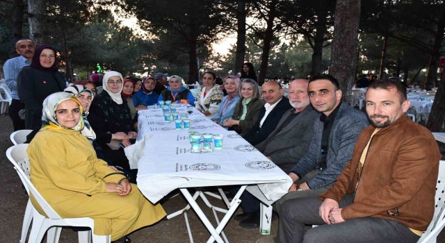 AK Partililer Altıovada piknikte buluştu