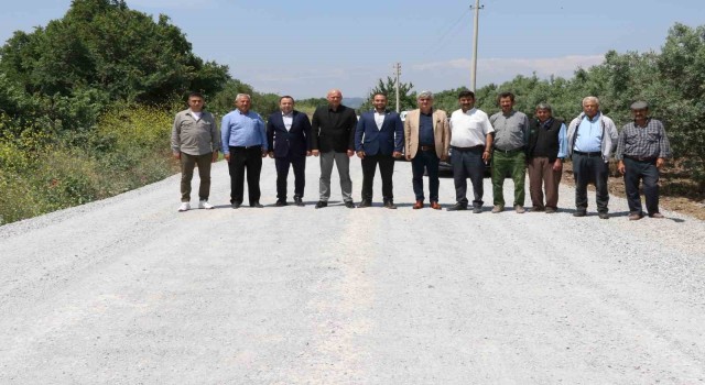 Akhisarda yollar asfalta hazırlandı