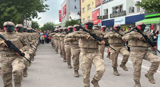 Aksarayda komandolardan gururlandıran gösteri