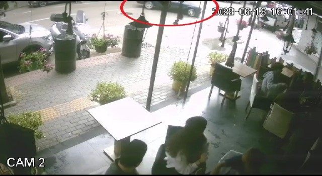 Alkollü sürücü park halindeki 3 araca böyle çarptı