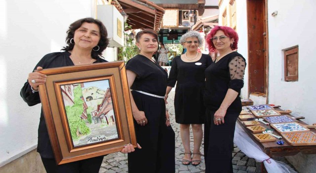 Amasya'da çini ustası kadınlar satışa çıkan atölyelerini borçlanıp satın aldı
