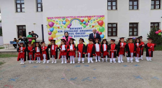 Anaokulu öğrencilerinden yılsonu gösterisi