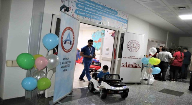 Antalyada 400 yataklı hastanede çocuklar ameliyata sedye ile değil akülü arabayla gidecek