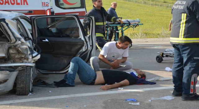 Antalyada feci kaza: 3 ölü, 9 yaralı