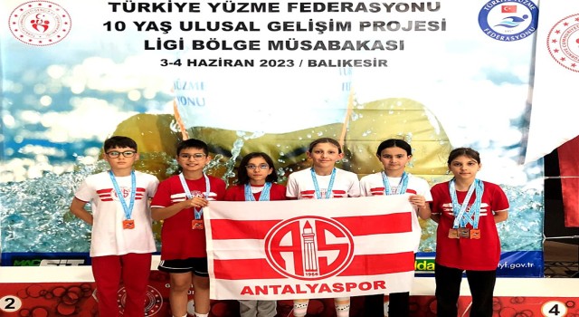 Antalyasporun minik kulaçları ilk ulusal yarışta kürsüye uzandı