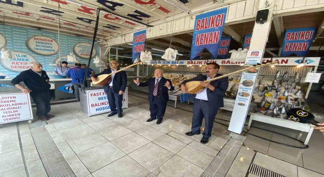 Aşıklar denizler için Türkiye Deniz Canlıları Müzesinde çaldı