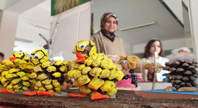Atık malzemelerden yapılan ürünlerle çevre temizliğine dikkat çekildi