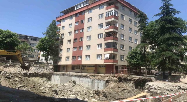 Bağcılarda bir bina çökme riski dolayısıyla tahliye edildi