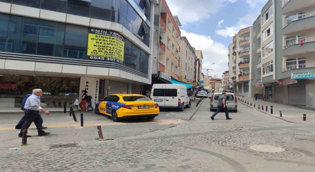 Bağcılarda kapısı açık minibüsten düşen 3 kadın yaralandı