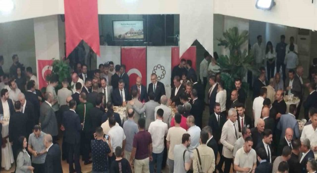 Bakan Işıkhan, Mardinde vatandaşlarla bayramlaştı