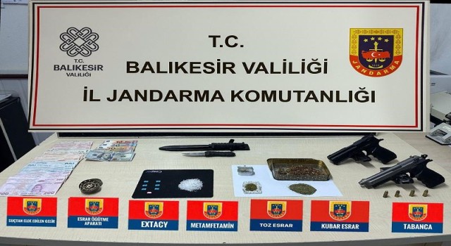 Balıkesirde jandarmadan uyuşturucu operasyonu: 17 gözaltı