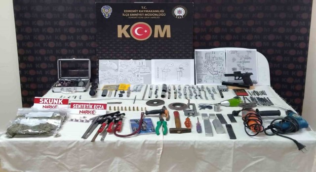 Balıkesirde KOMdan ‘Kukla operasyonu: 2 gözaltı