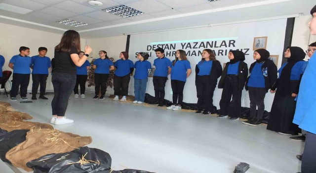 Balıkesirli öğrenciler destan yazan kahramanları canlandırdı