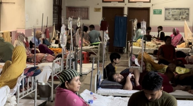 Bangladeşte dang humması salgını: Hastane koridorları doldu