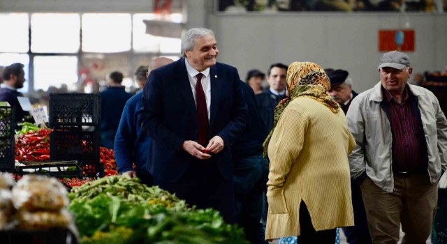 Başkan Bakkalcıoğlu, Kapalı Pazarda hemşehrileri ile bir araya geldi