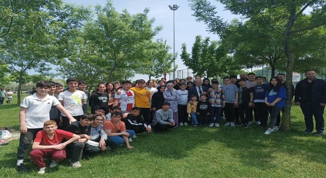 Başkan Demirtaştan öğrencilere sürpriz veda pikniği