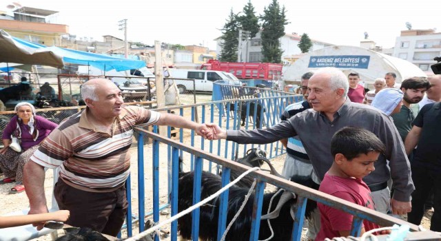 Başkan Gültak vatandaşlarla bayramlaştı