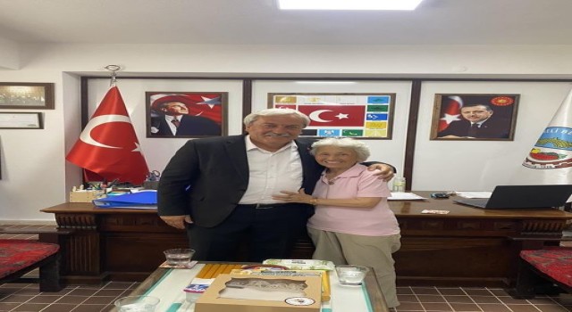Başkan Şahine öğretmeninden sürpriz ziyaret