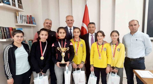 Bayburtun badminton başarısı